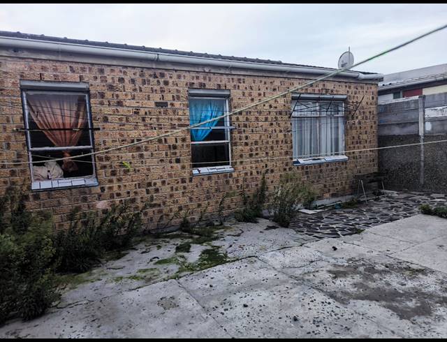 3 BEDROOM HOUSE FOR SALE IN LENTEGEUR